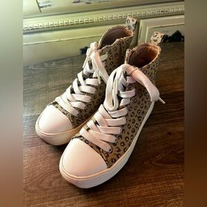 Art Class cheetah print w/ pink size 3 converse like shoes with zipper on inside